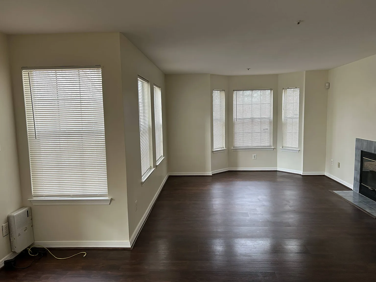 2 bed, 876 sqft, $2,000 — Photo 1