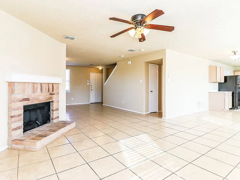 521 Merton Ct — Photo 3