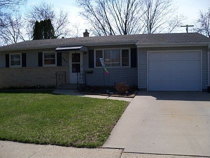 1st image of 702 Pleasant Dr