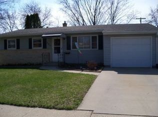 702 Pleasant Dr, West Bend, WI 53095