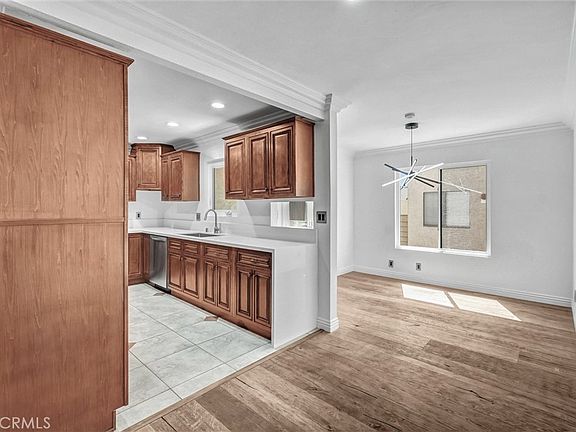 5th image of 2310 Mathews Ave Unit 5
