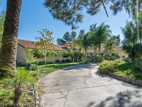 2nd image of 1307 Gibson Highlands