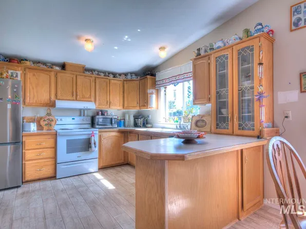 705 NW 3rd Dr, Fruitland, ID 83619