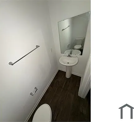 3 bed, 1300 sqft, $2,100 — Photo 4