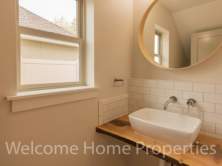2 NE Hadley Way — Photo 12