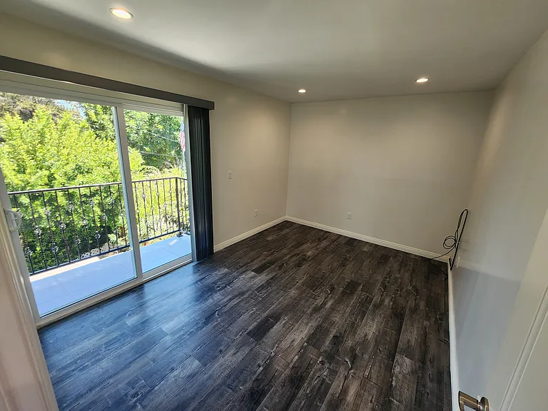 6827 Murietta Ave — Photo 12