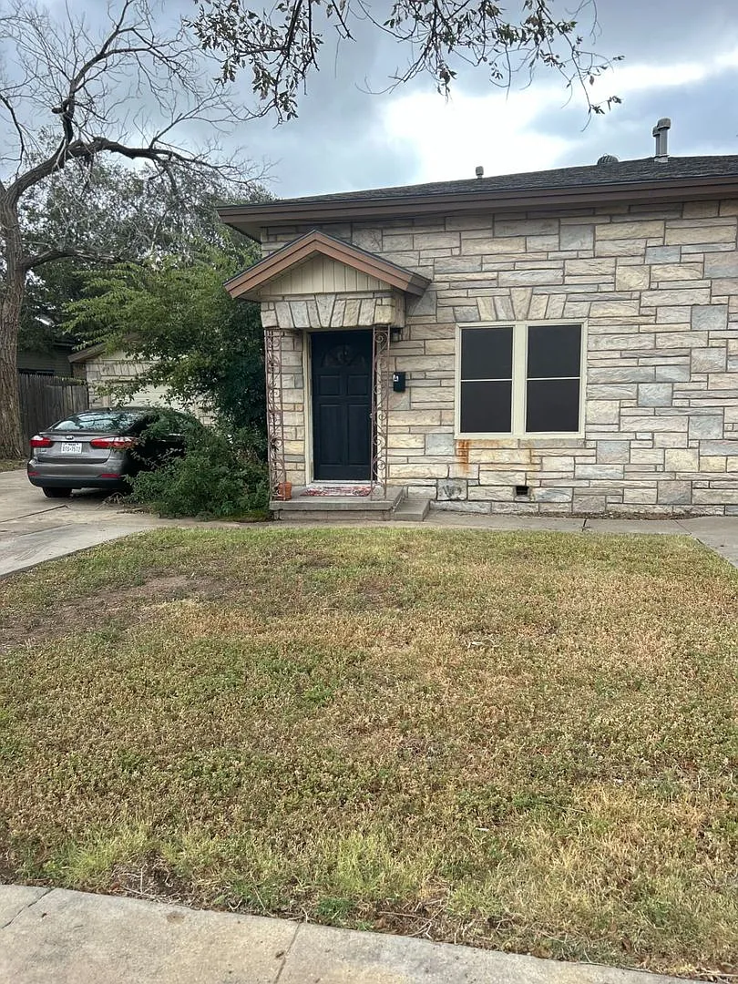2225 S Taylor — Photo 1