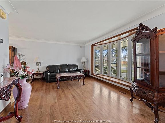 5th image of 1116 Sumach Cres