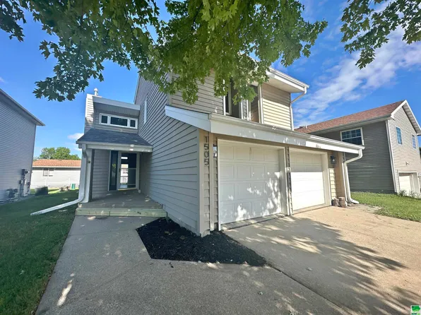 1505 Chokecherry Ln, South Sioux City, NE 68776