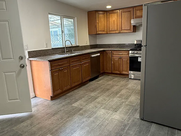 1181 W Phillips Blvd #B — Photo 9