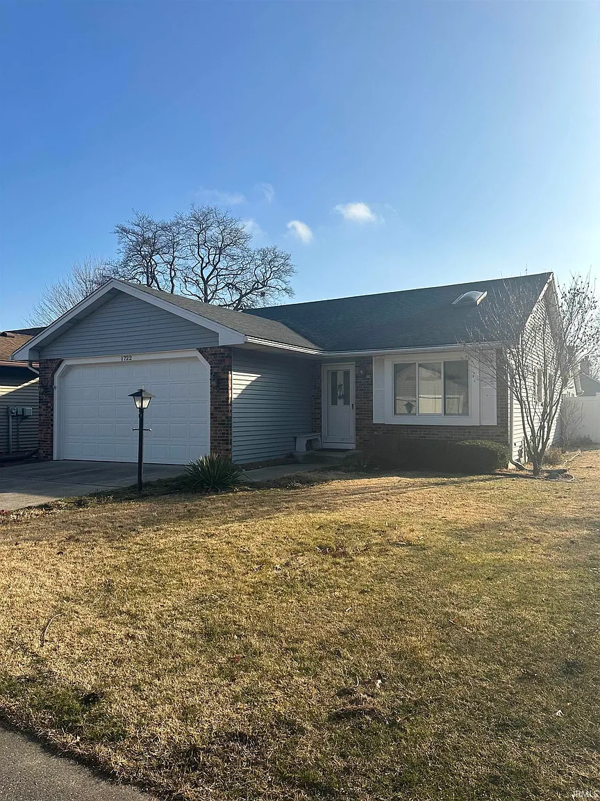 1722 Lowell Wood W photo 1