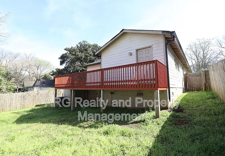 1095 Ira St SW — Photo 6