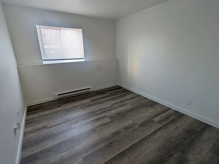 211-225 N Peterson Dr — Photo 47