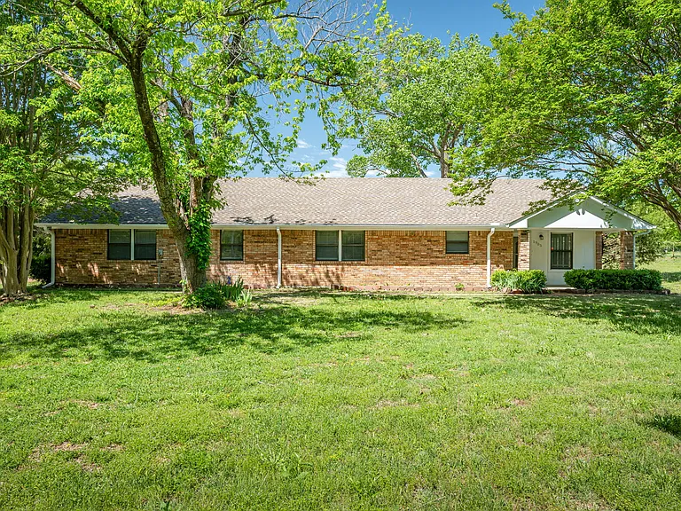 1905 Shady Ln — Photo 21