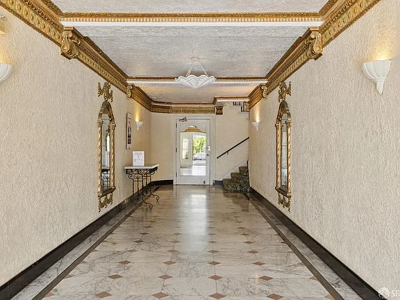Bldg lobby