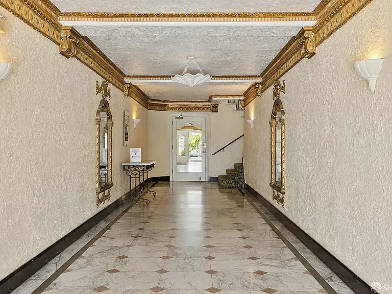 Bldg lobby
