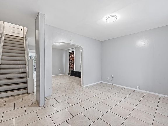3rd image of 644 William St