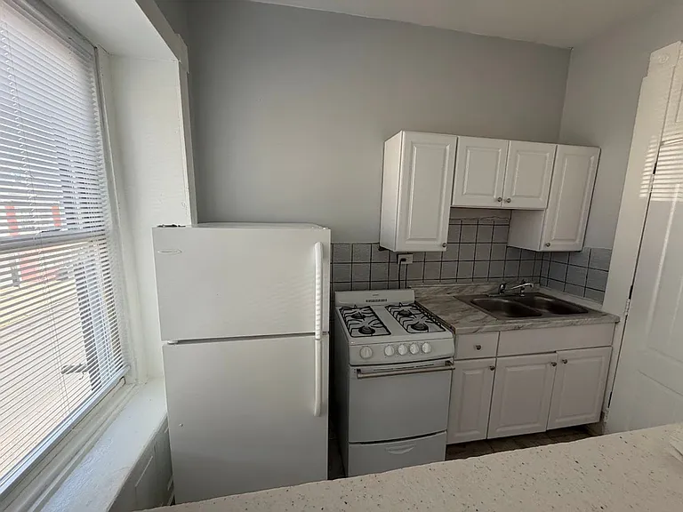 219 N 9th St — Photo 1