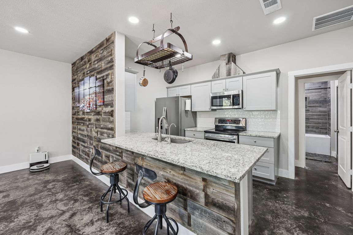 Wild Oaks Dr-S2609-009.jpg