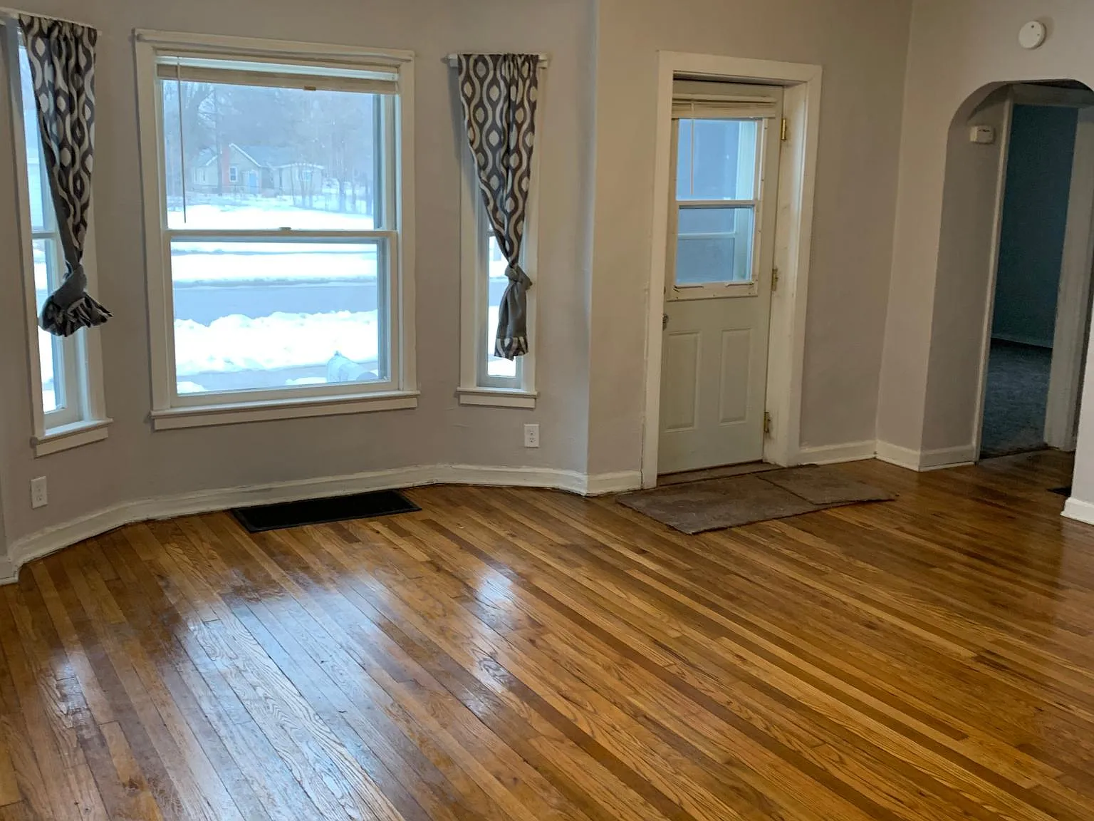 2 bed, 926 sqft, $900 — Photo 2