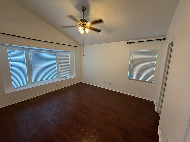 2301 Oakhurst Ct — Photo 6
