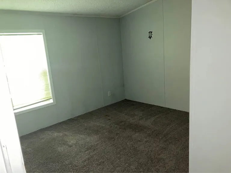 17724 Wayne St — Photo 3