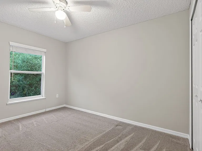 11816 Lake Bend Cir — Photo 23
