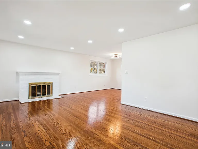 5201 Montgomery St — Photo 7