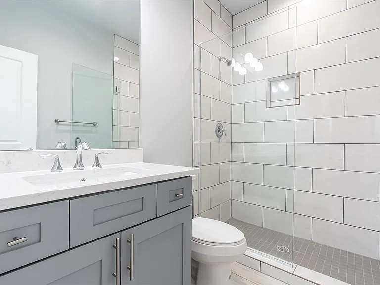1545 W 22nd St — Photo 24
