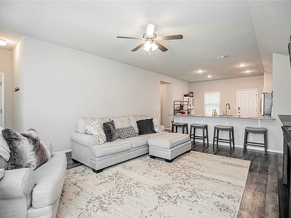 3rd image of 861 S Kingfisher Ln