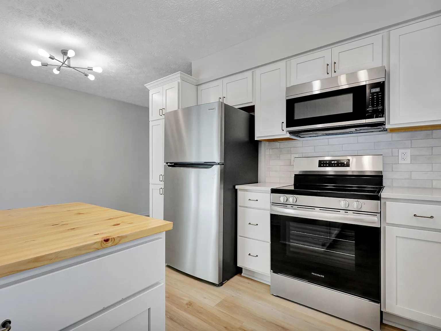3 bed, 1040 sqft, $1,650 — Photo 4