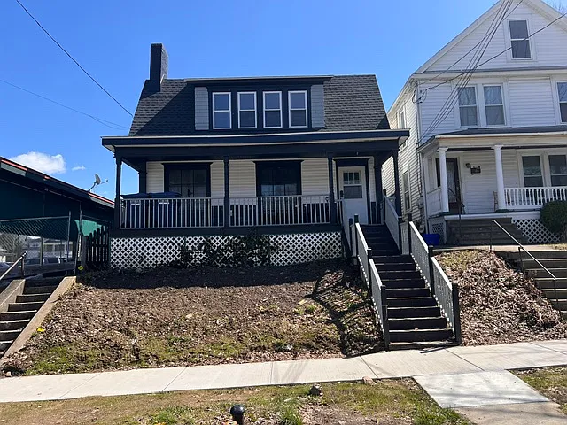 305 Tompkins St #2