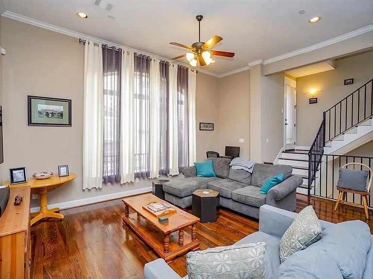 1025 W 21st St #D — Photo 8
