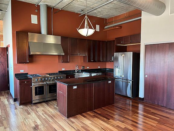 2nd image of 2323 Locust Ave #501