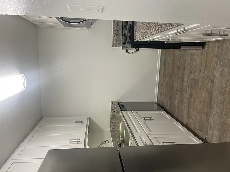 Augusta Court Apartments — Photo 27