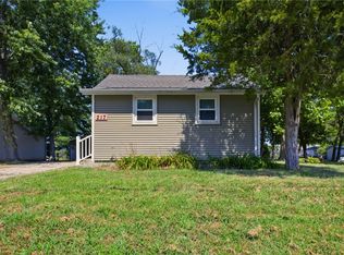 217 W Vine Ave, Charleston, IL 61920