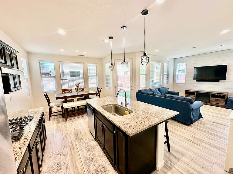 241 Aria Ave S — Photo 15