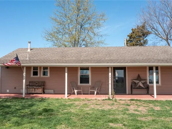 699 NE 451st Rd, Calhoun, MO 65323
