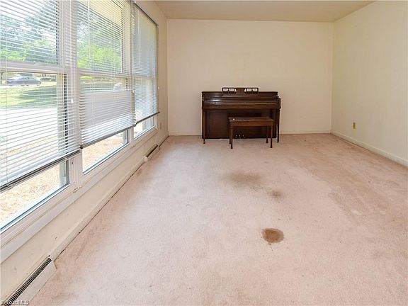 5th image of 2104 Kello Dr