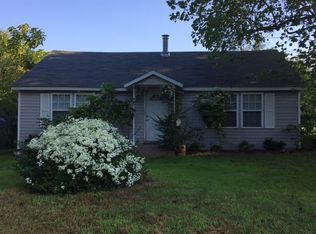 127 W High St, Aurora, MO 65605