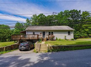 8520 Rextown Rd, Slatington, PA 18080
