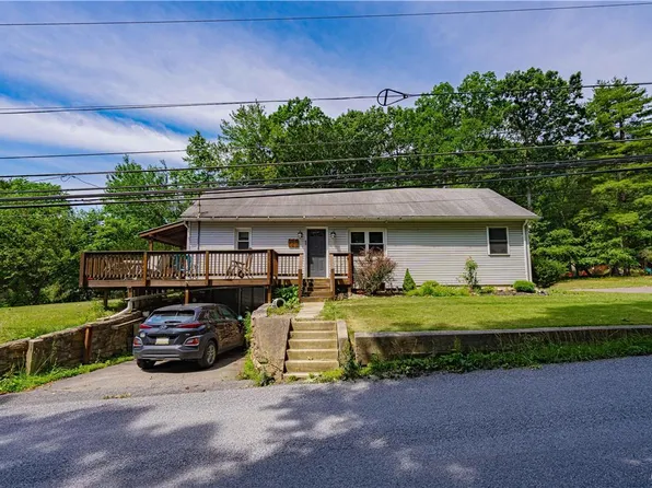 8520 Rextown Rd, Slatington, PA 18080
