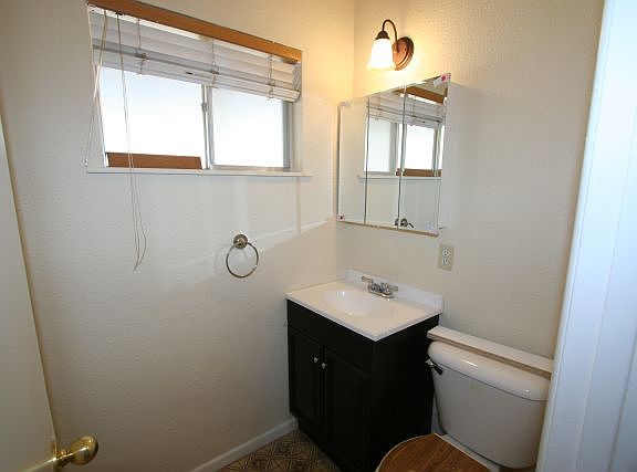 1/2 Bath