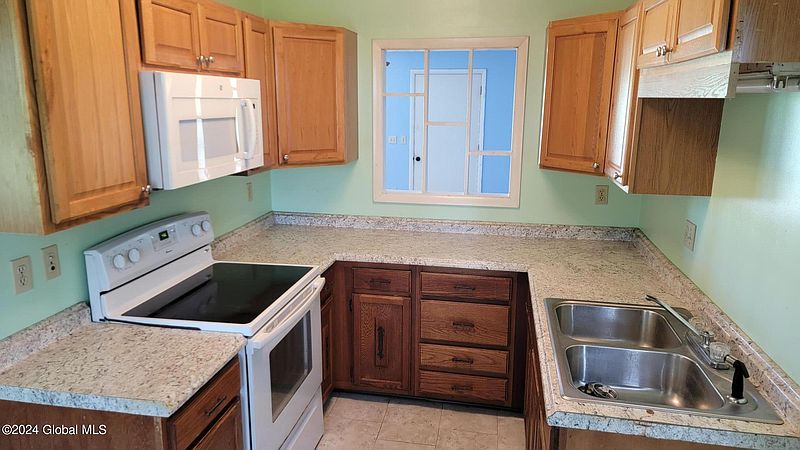 5th image of 921 Fordsbush Road