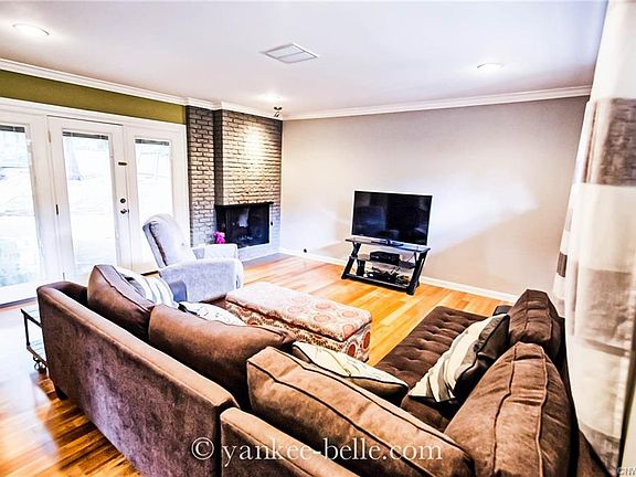 4th image of 462 Huron St