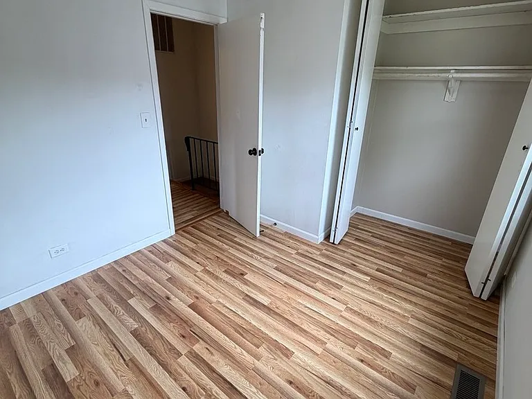 1305 Kingsbury Dr #E — Photo 8