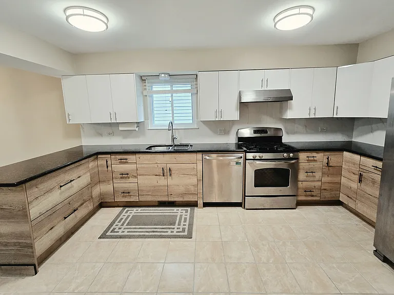 126 Hampton Ave — Photo 24