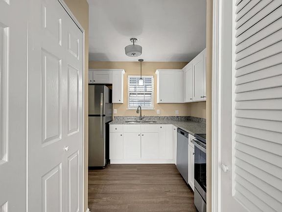 3rd image of 109 Solway Ct