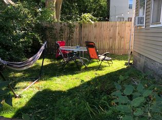 702 Crescent St NE, Grand Rapids, MI 49503