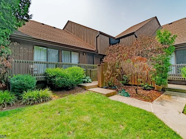 172 Kingsberry Dr, Franklin Twp., NJ 08873